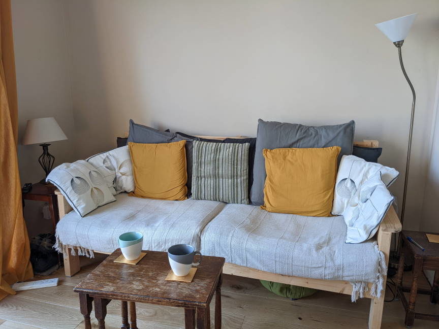 Living room, lyrics and tea Living room, lyrics and tea